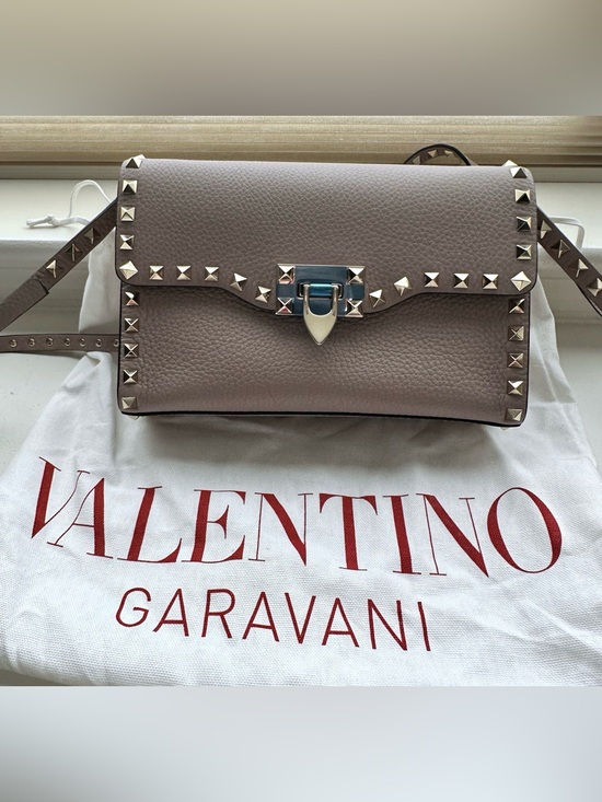 Valentino Garavani Handbags - 😍Valentino Garavani Rockstud Medium Shoulder Bag.  NWT Neutral color
